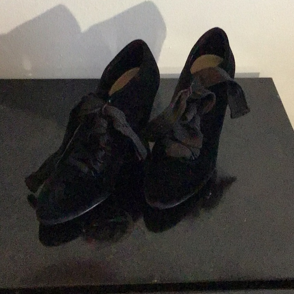 Black velvet tie up shoe